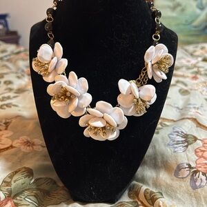 Elegant White Floral Necklace